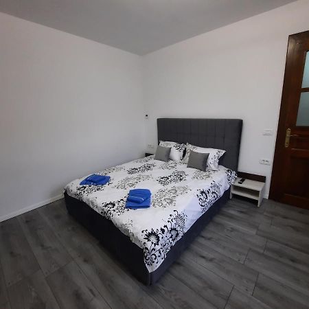 House Side By Side Apartment Brasov Exterior photo