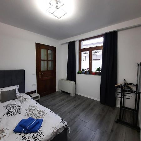 House Side By Side Apartment Brasov Exterior photo