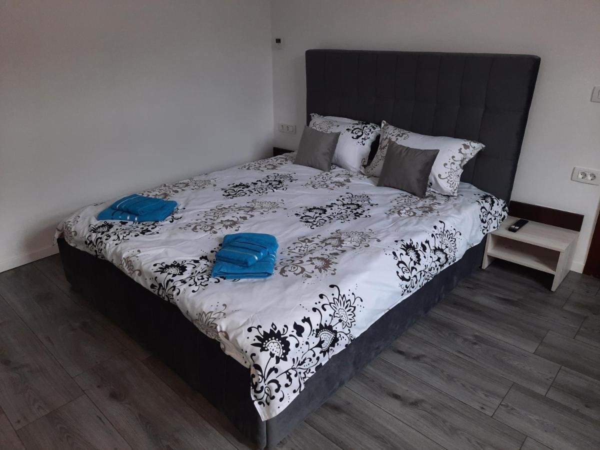 House Side By Side Apartment Brasov Exterior photo